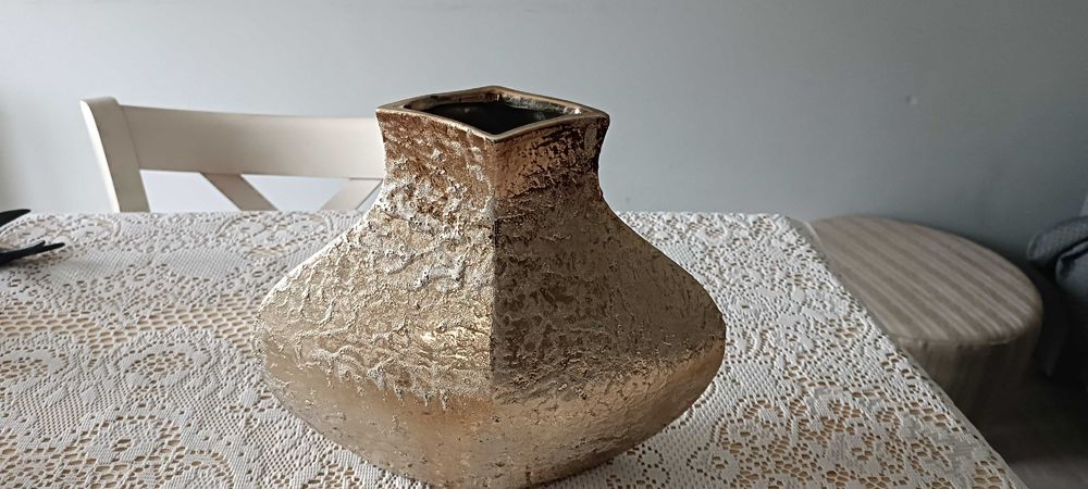 Wazon w kolorze starego złota glamour