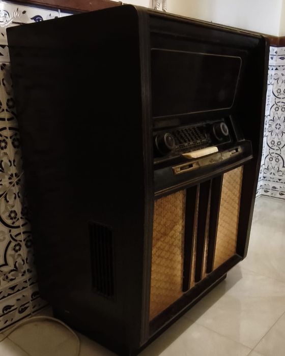 Radio Grunding com giradiscos