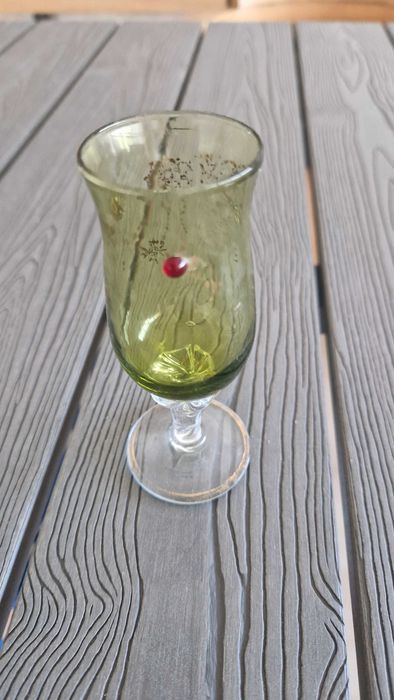 Copo de pé verde, vidro vintage