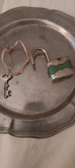 Cadeado antigo F.P.M. Lisboa com 2 chaves