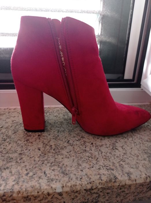 Bota salto alto vermelhas