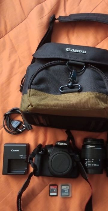 Máquina fotográfica CANON EOS 1200D (Com pouco uso)

INCLUI TAMBÉM:
-