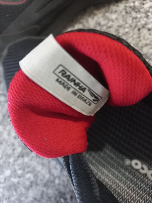 Sapatilhas pretas número 42/43