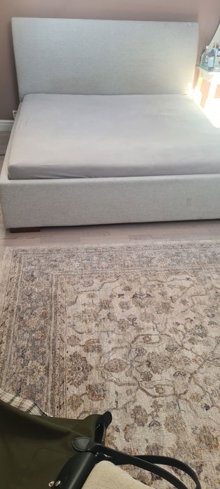 Łóżko z materacem