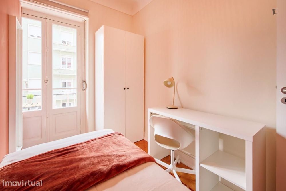 Quarto - localizado em Arroios Lisbon