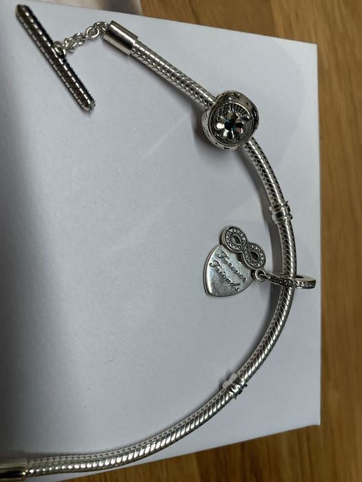 Srebrna bransoletka na rękę Pandora Moments z dwoma Charmsami Nowa