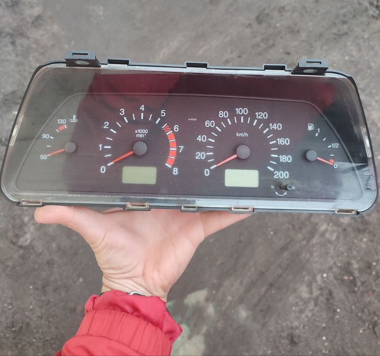 Приборна панель та мозги Bosch.