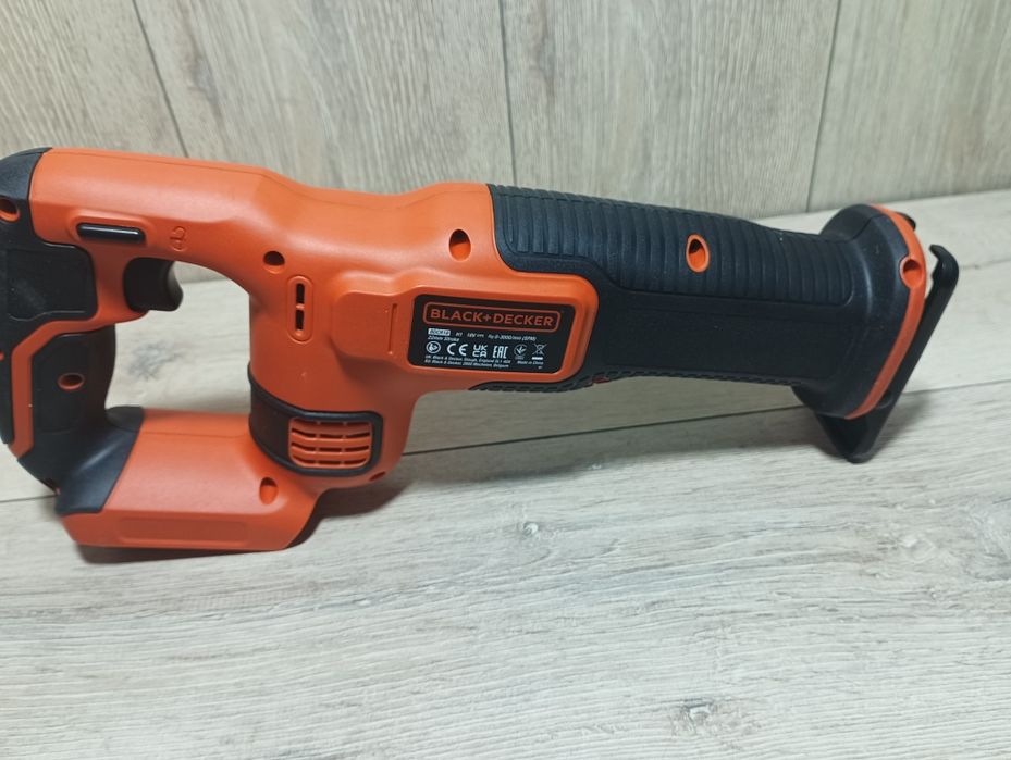 Сабельная пила Black+Decker Bdcr18