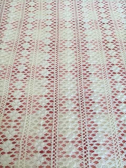 Colcha de renda feita à mão