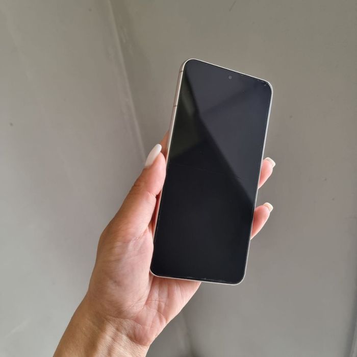 Смартфон Samsung s22 официальный 8/256Gb идеал