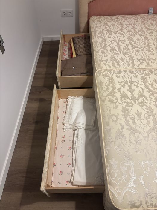 Camas (2)+Colchões (2)+Poltronas (4)