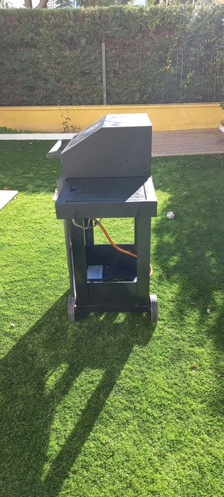 Churrasqueira a gás com 3 queimadores + 1