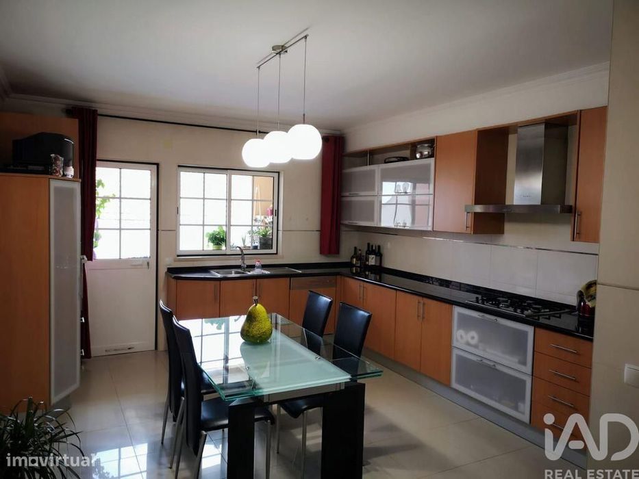 Apartamento T2 em Almeirim de 163,00 m2