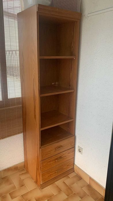 ESTANTE VERTICAL EM PINHO