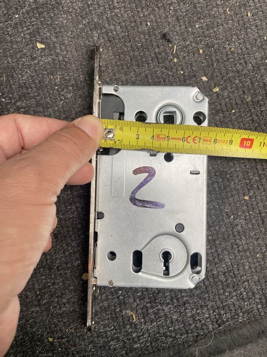 Dobradiças e fechaduras magneticas