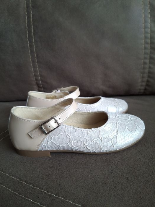 Туфлі для дівчинки, нові, розмір 27 – шкіра, лак, гіпюр