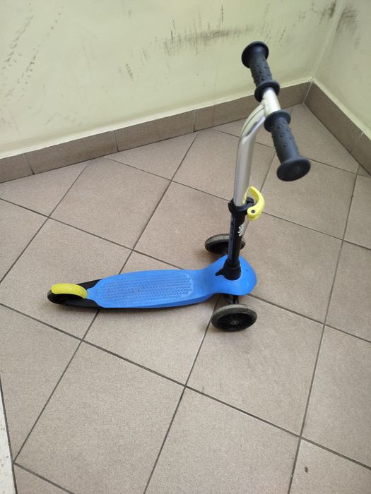 Sprzedam hulajnogę dziecięcą.