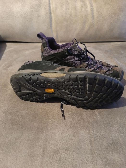 Ténis Merrell 
Estão em óptimo estado!
Tamanho 39
Ténis