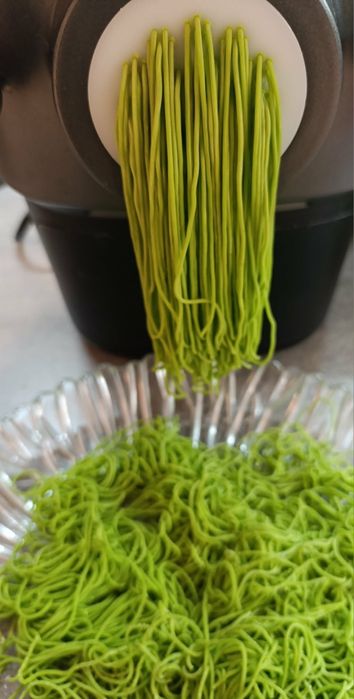 Makaron domowy z wiejskich jajek lub warzywny