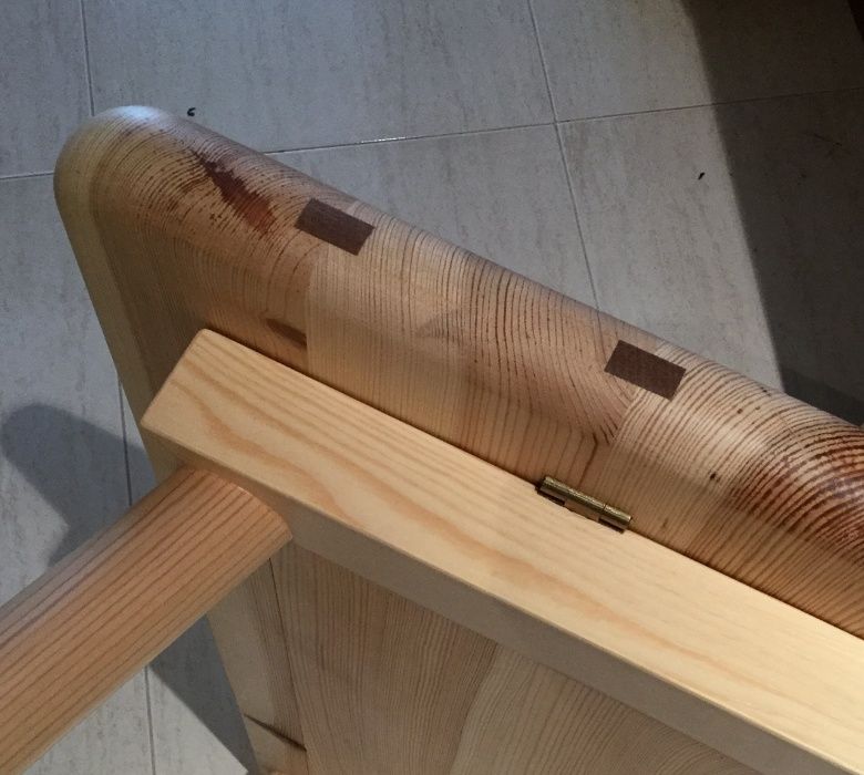 MESA com tampo rebatível para sala ou quarto de criança