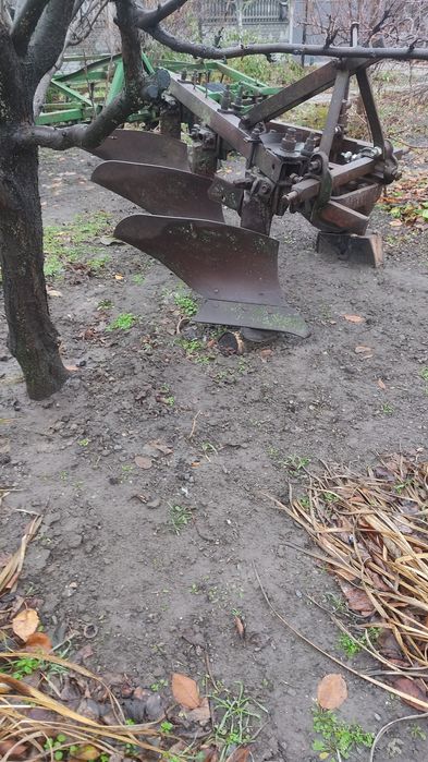 Трактор МТЗ 80. Продам. Культиватор. Плуг.