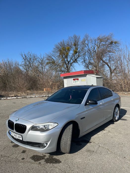 BMW 5 Series 2011 року