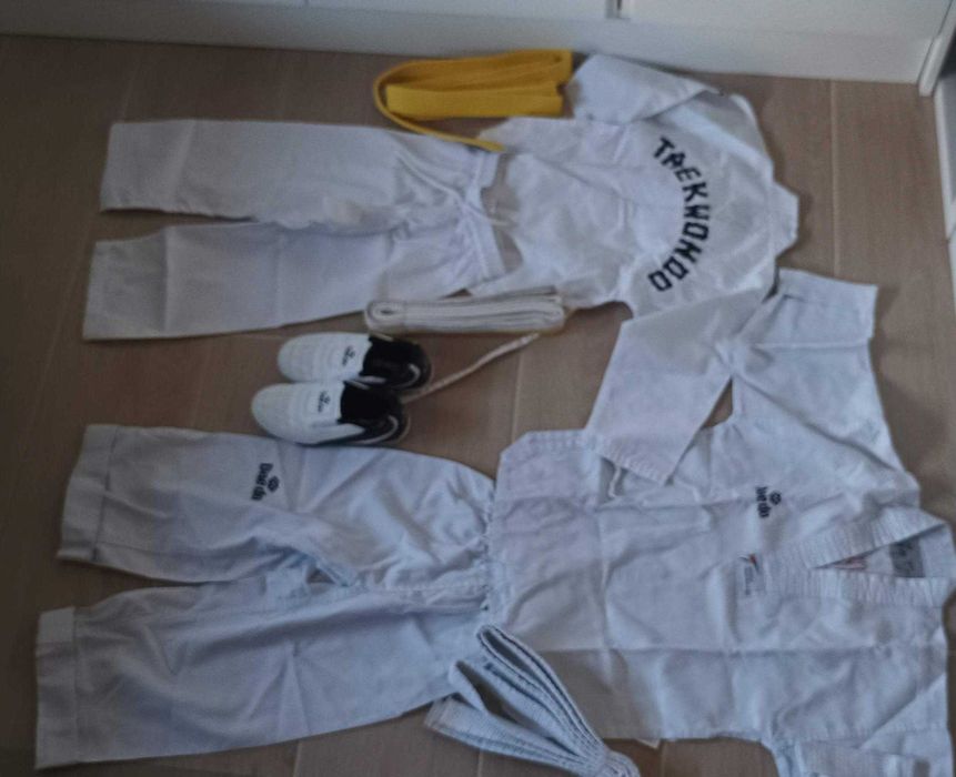Equipamento e ténis Taekwondo Dobok
