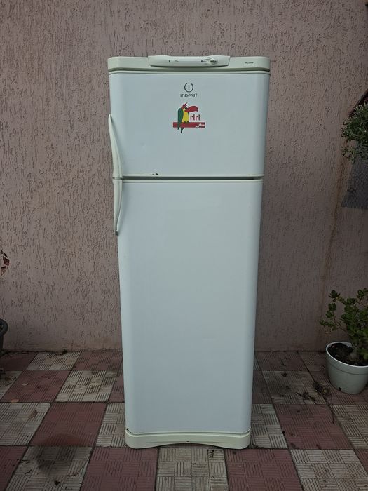 Холодильник Indesit RA32G