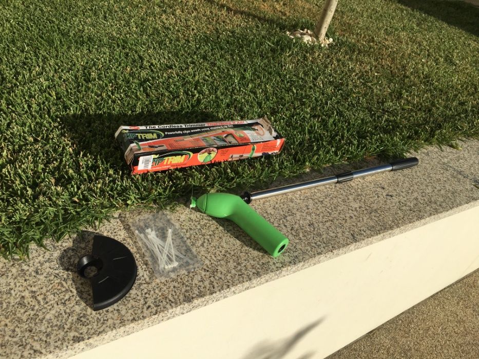 Mini aparador / roçador relva portátil a pilhas