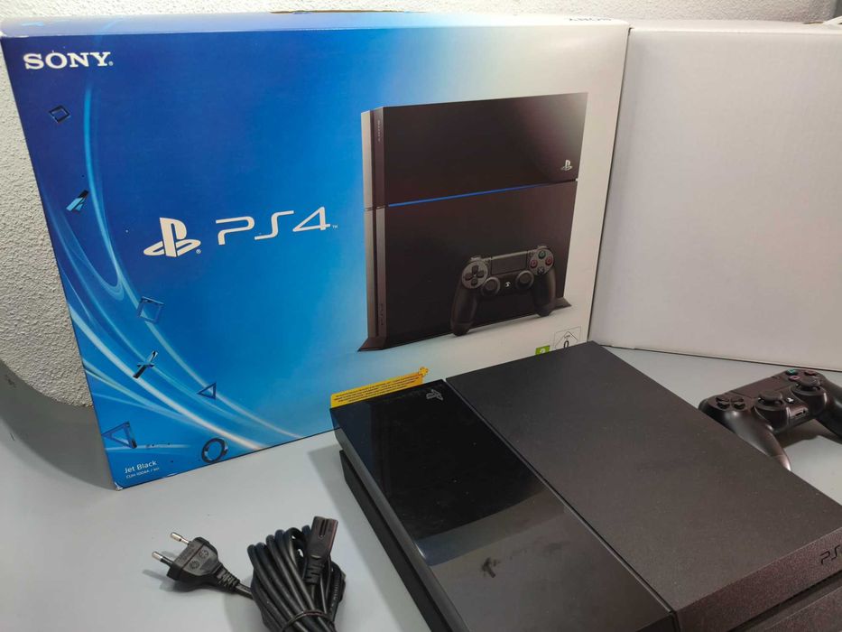 Playstation 4 em Caixa