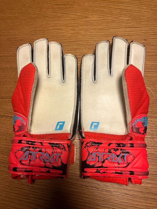 Rękawice piłkarsie w bardzo dobrym stanie rozmiar  6,5