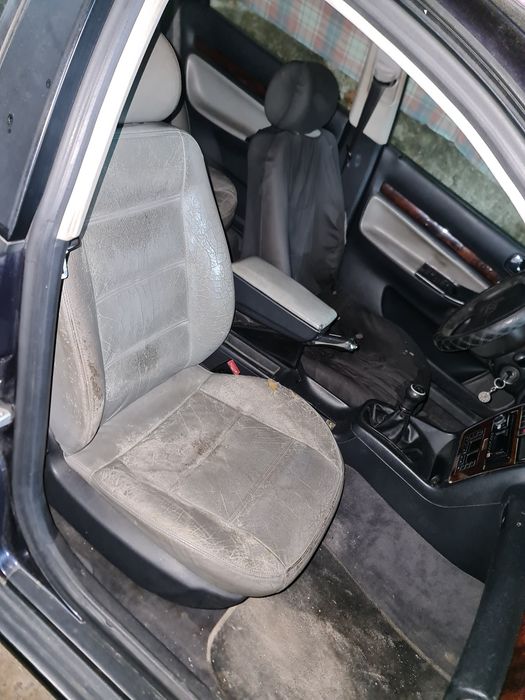 Audi A4 B5 1.6 para peças ou reparar