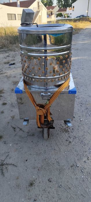 Máquina de depenar frango e codorniz