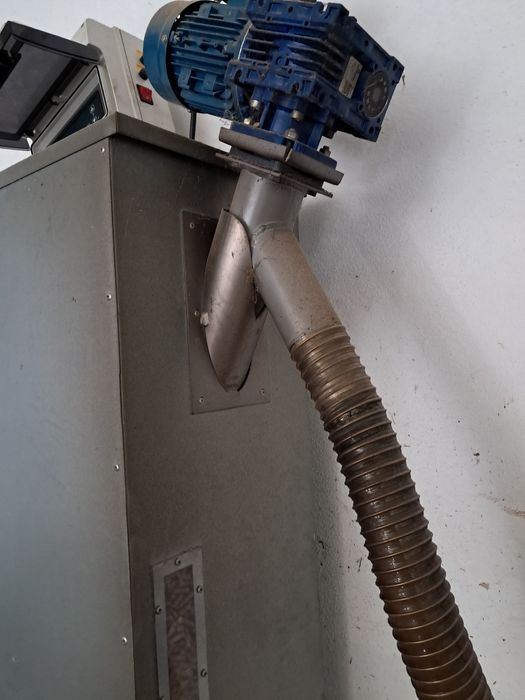 Queimador de peletes  estava aplicado num forno de assar leitao