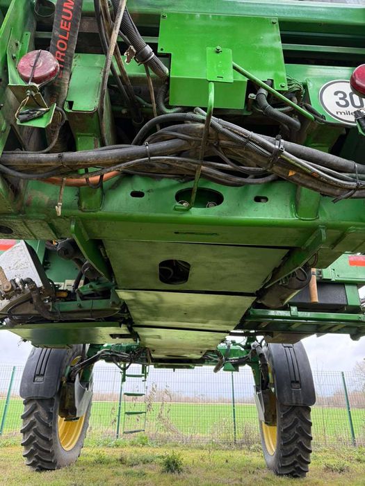 самохідний оприскувач John Deere 4730