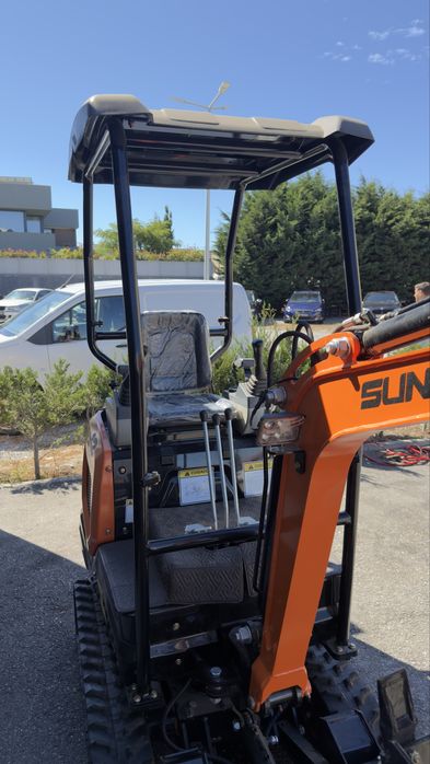 Mini giratória 1,2T com motor kubota nova