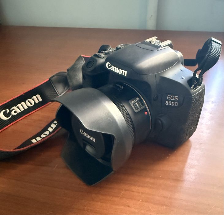 Камера Canon EOS 800D