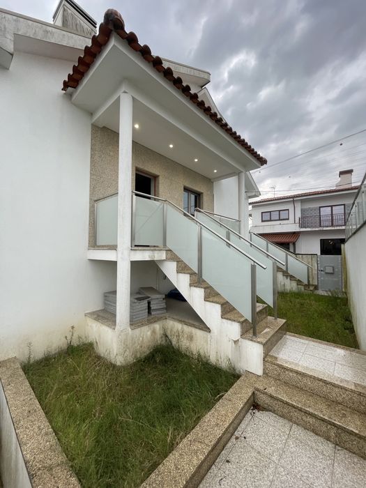 Arrendo andar moradia T3 com garagem em S Vitor