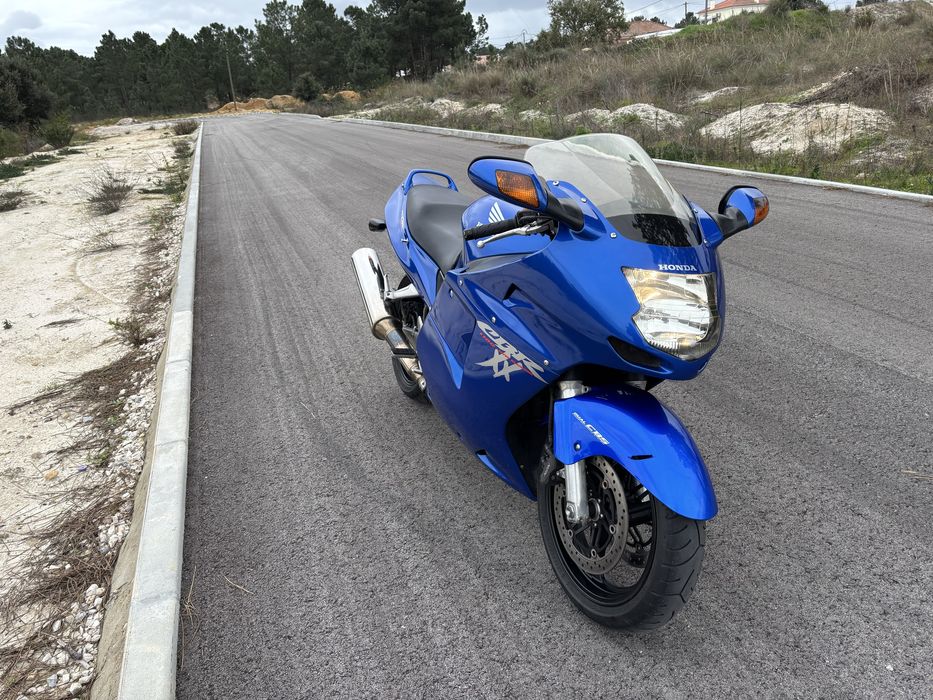 Honda CBR XX — carburadores