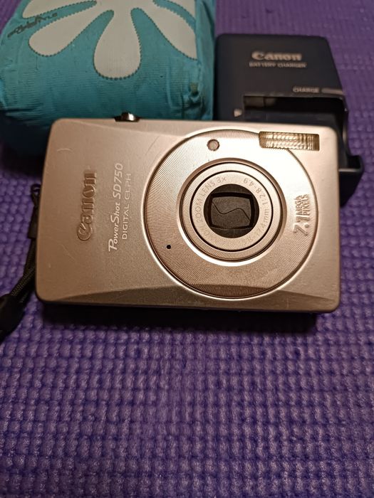 Фотоаппарат Canon PowerShot SD750.