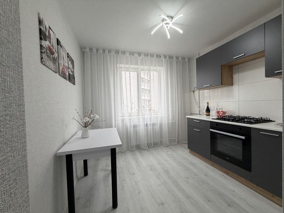 Продам 2-комнатную квартиру в центре Левого берега