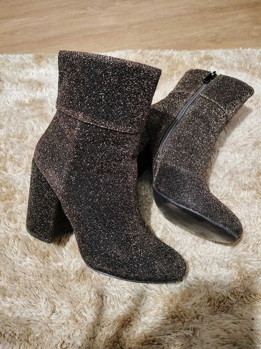 Bota pelo tornozelo