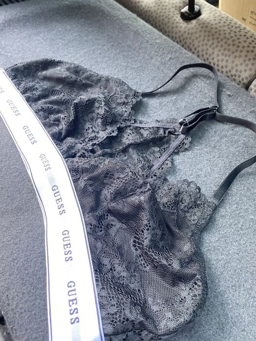 Продам бюстгальер GUESS оригінал.Стан нового.Розмір по бірці L