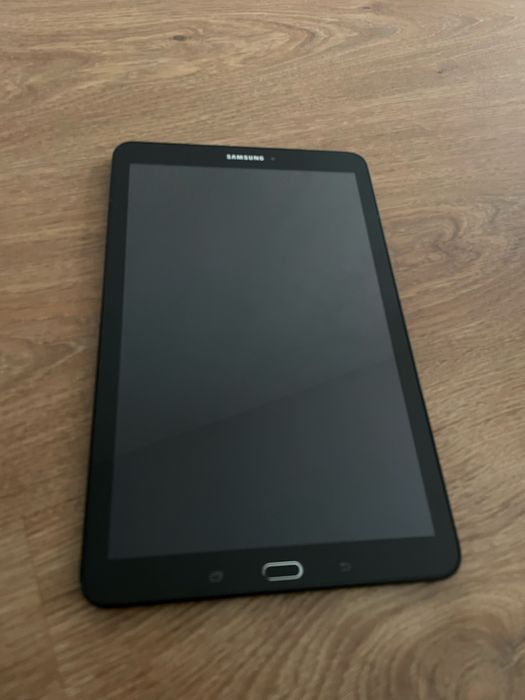 Tablet samsung  model SM-T561