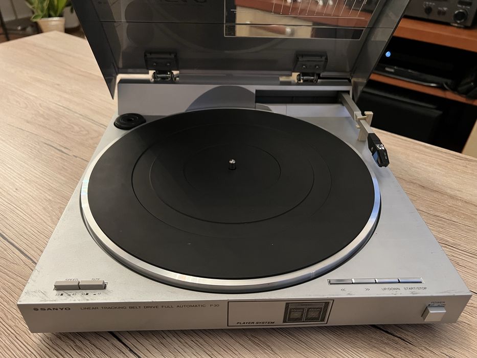 Gramofon Sanyo P30 Linear