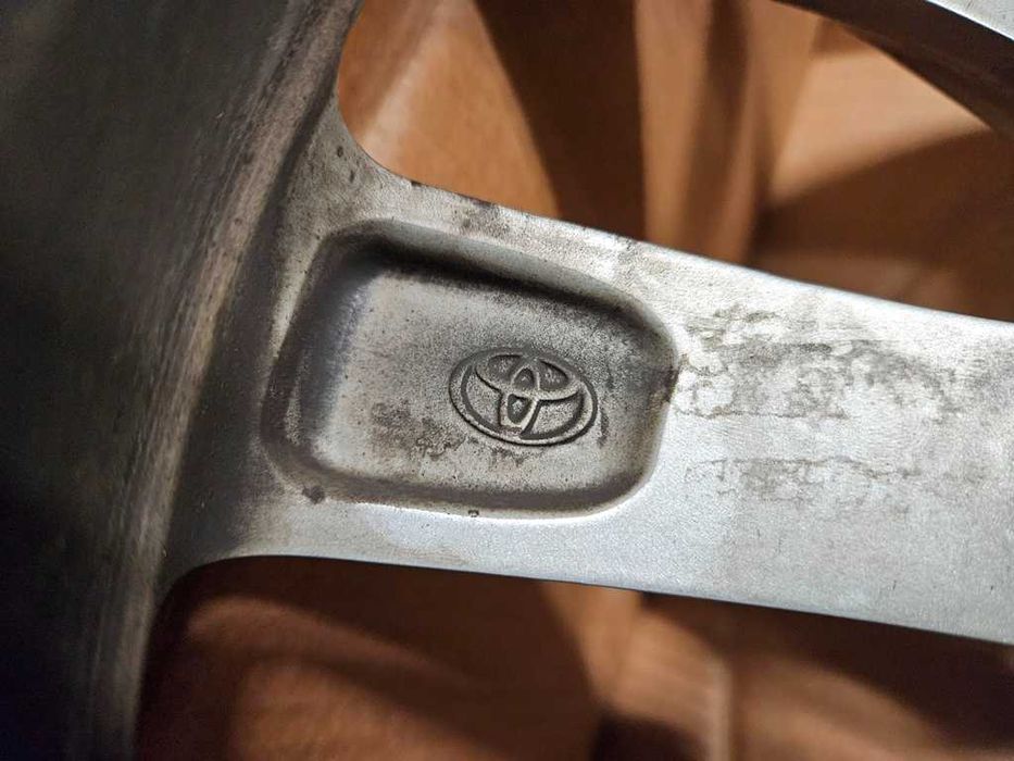 Felga 17'' TOYOTA Camry 5x114,3 7,5Jx17 ET45 BVU OEM 1szt 2021r Ładna