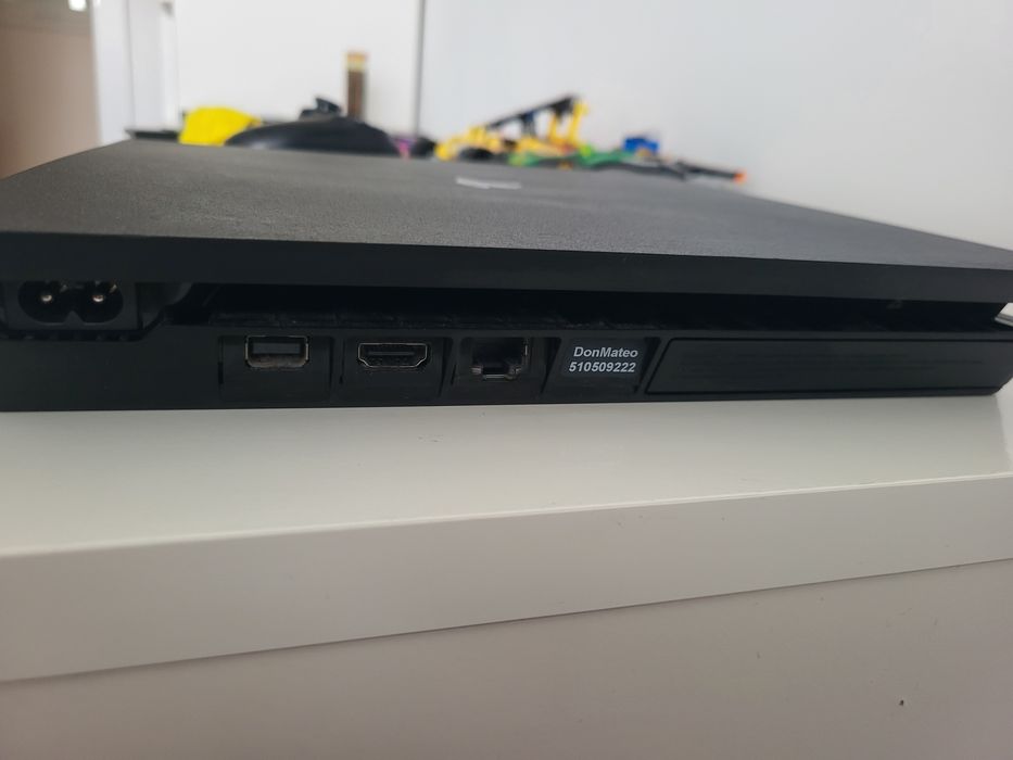 PS4 SLIM bardzo zadbana