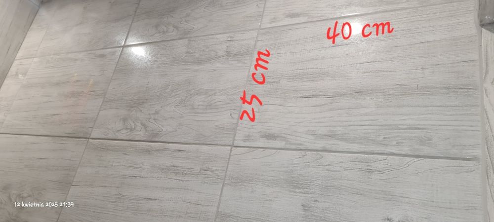 Plytki białe 25 cm x 40 cm