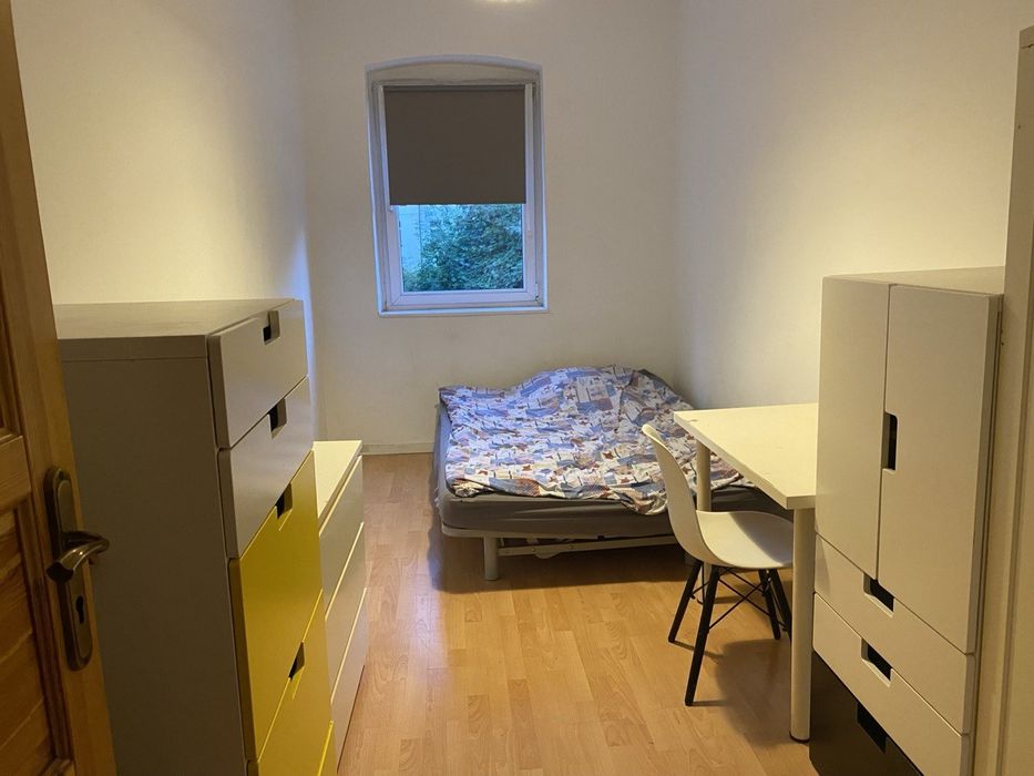 Room near the center, no deposit