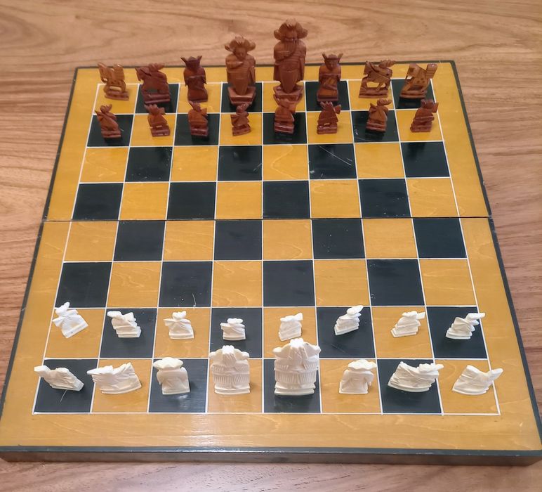 Jogo de xadrez em caixa/tabuleiro